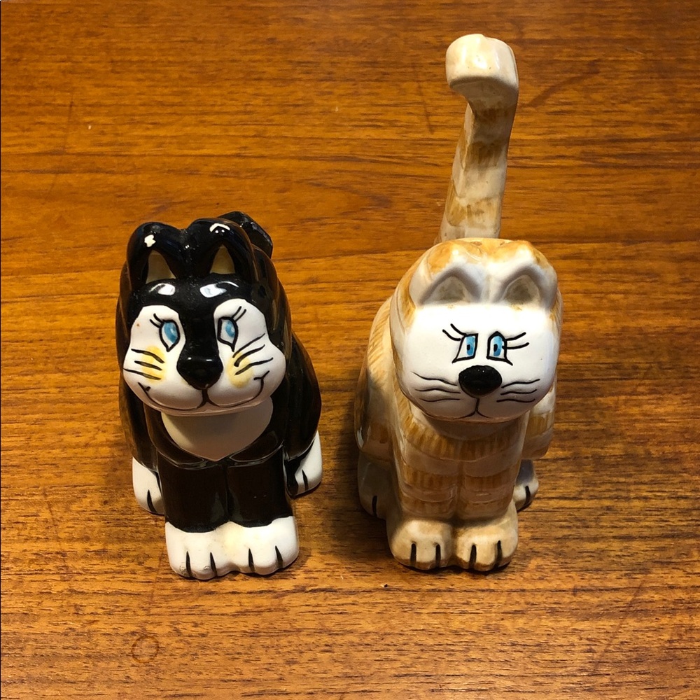 Black & Tan Ceramic Cat Salt and Pepper Set